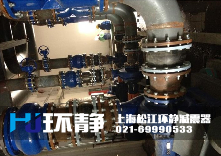 DN200<a href=http://www.udrills.com target=_blank class=infotextkey>橡膠軟接頭</a>安裝實(shí)圖